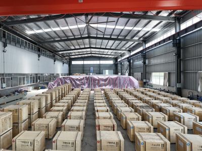 占地面積3.7萬平方米,其中建筑面積2.3萬平方米,員工100多人。擁有數(shù)控機(jī)床